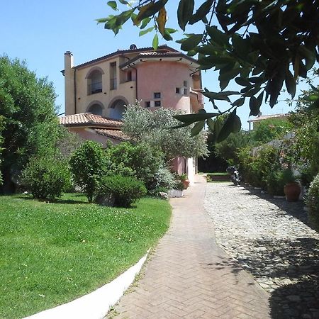 Locanda Tipica Sa Corte Oliena Bagian luar foto