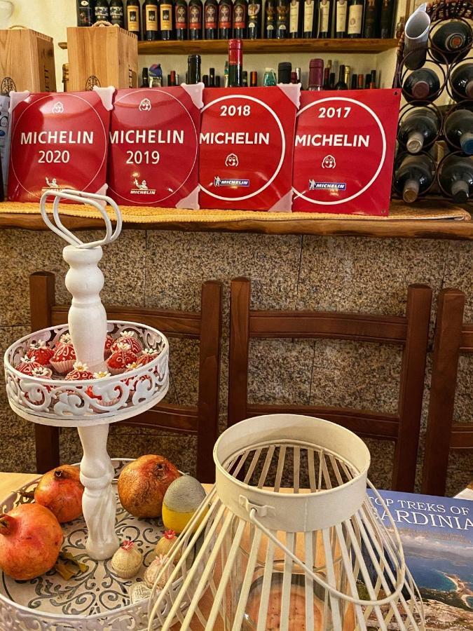 Locanda Tipica Sa Corte Oliena Bagian luar foto