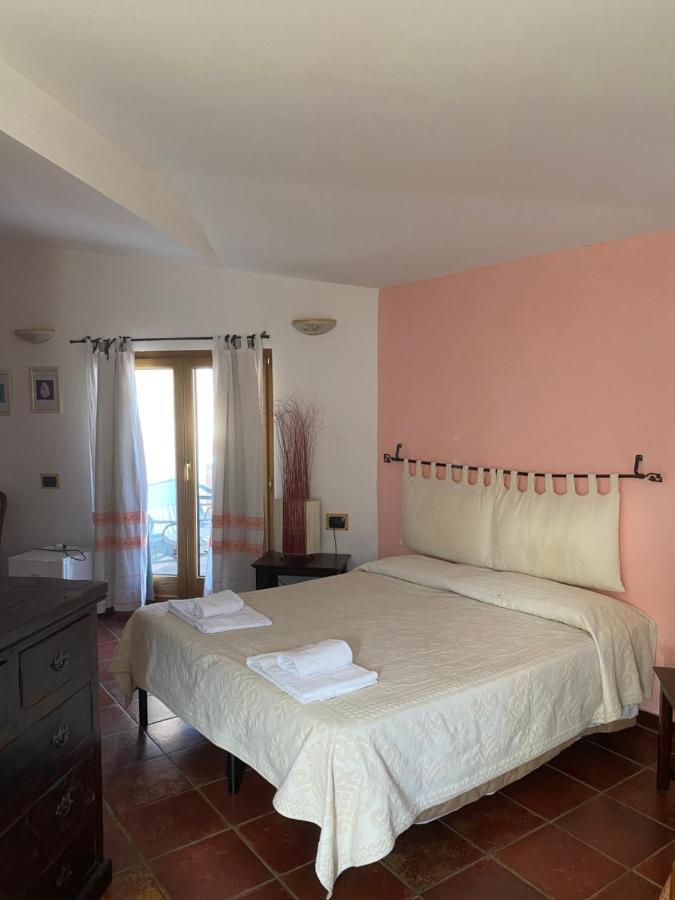 Locanda Tipica Sa Corte Oliena Bagian luar foto