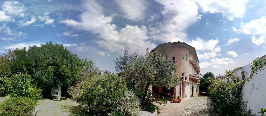 Locanda Tipica Sa Corte Oliena Bagian luar foto