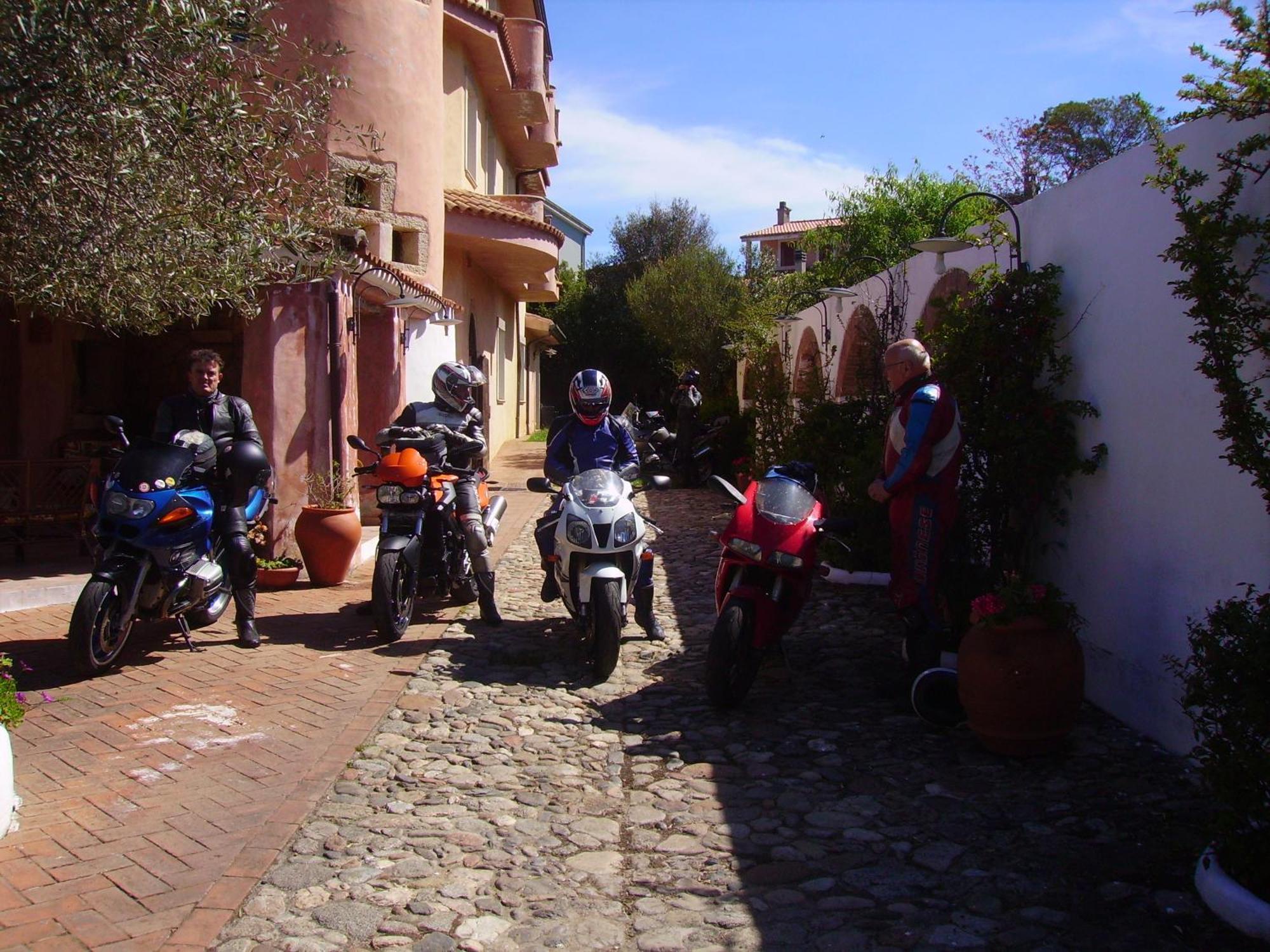 Locanda Tipica Sa Corte Oliena Bagian luar foto