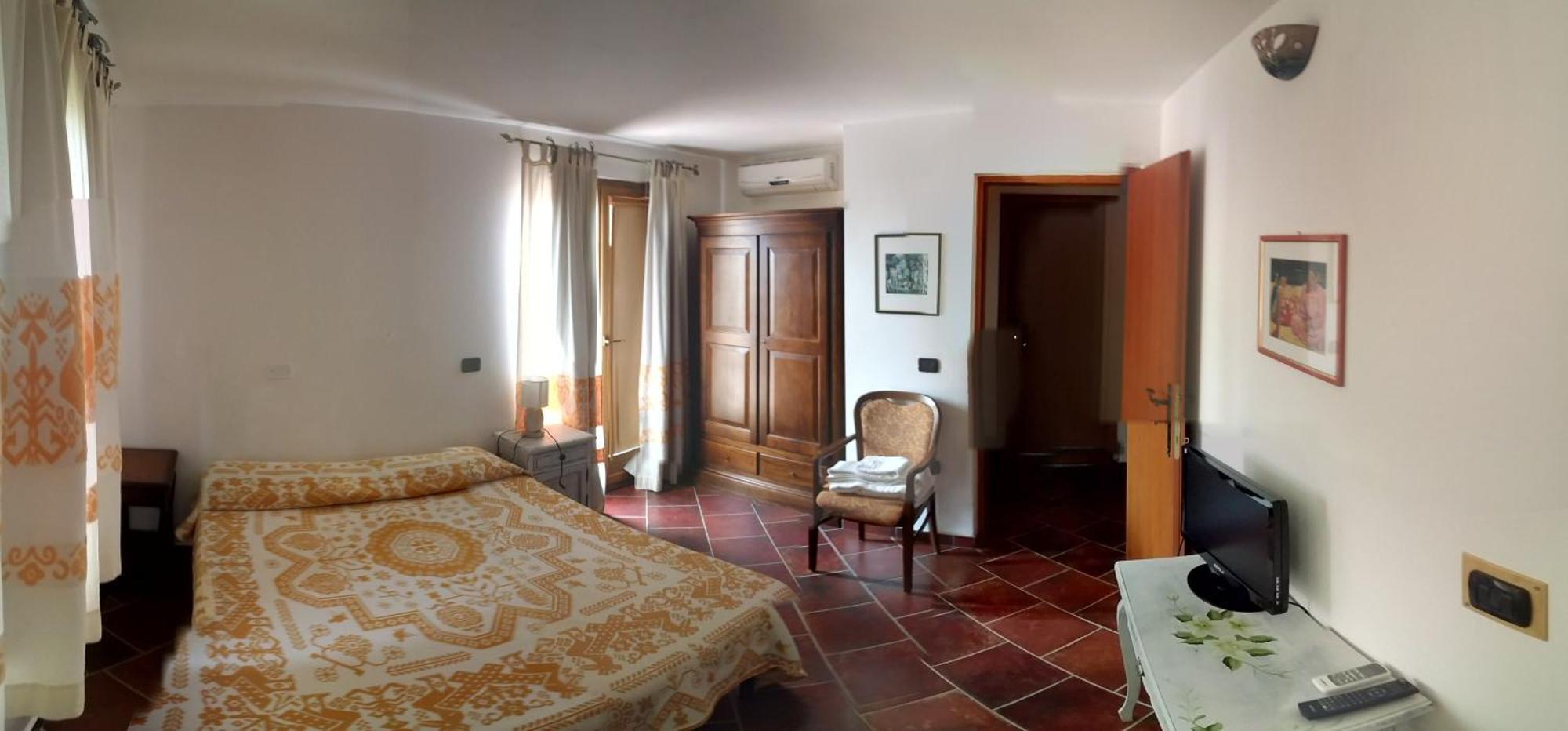 Locanda Tipica Sa Corte Oliena Ruang foto