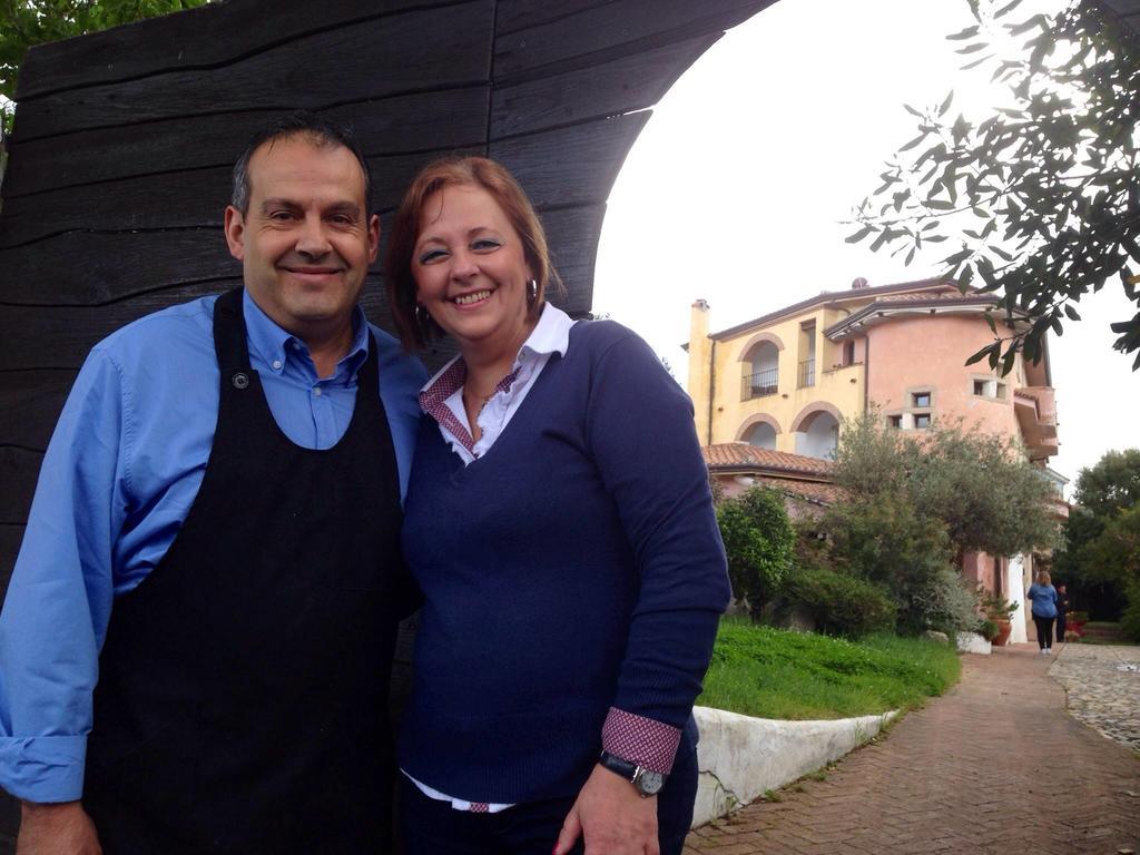 Locanda Tipica Sa Corte Oliena Bagian luar foto