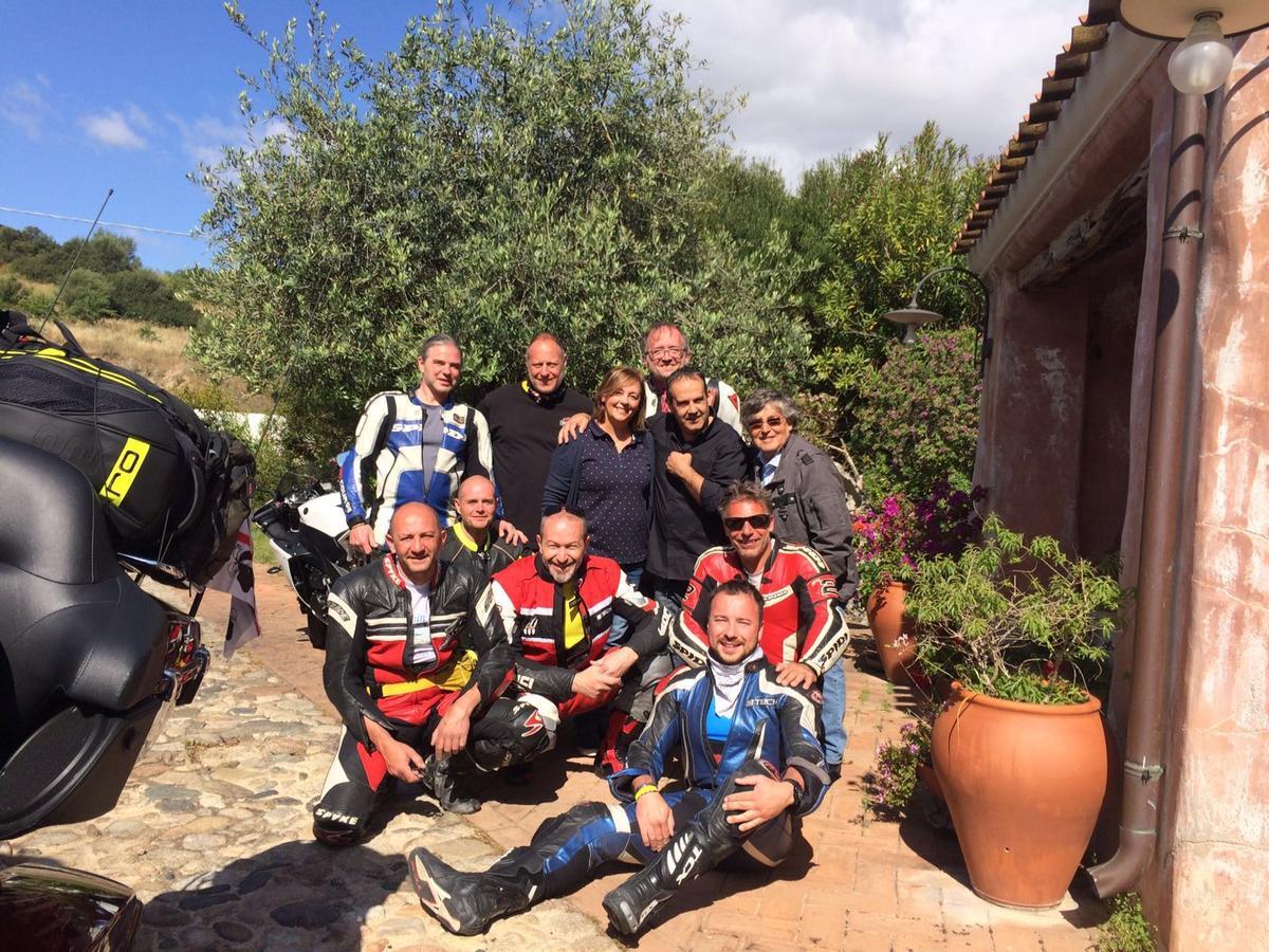 Locanda Tipica Sa Corte Oliena Bagian luar foto