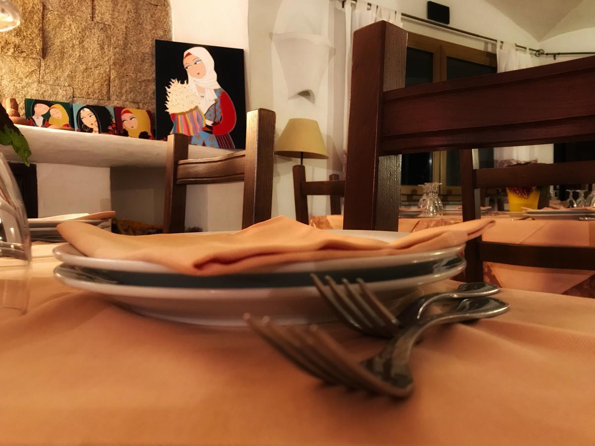 Locanda Tipica Sa Corte Oliena Bagian luar foto