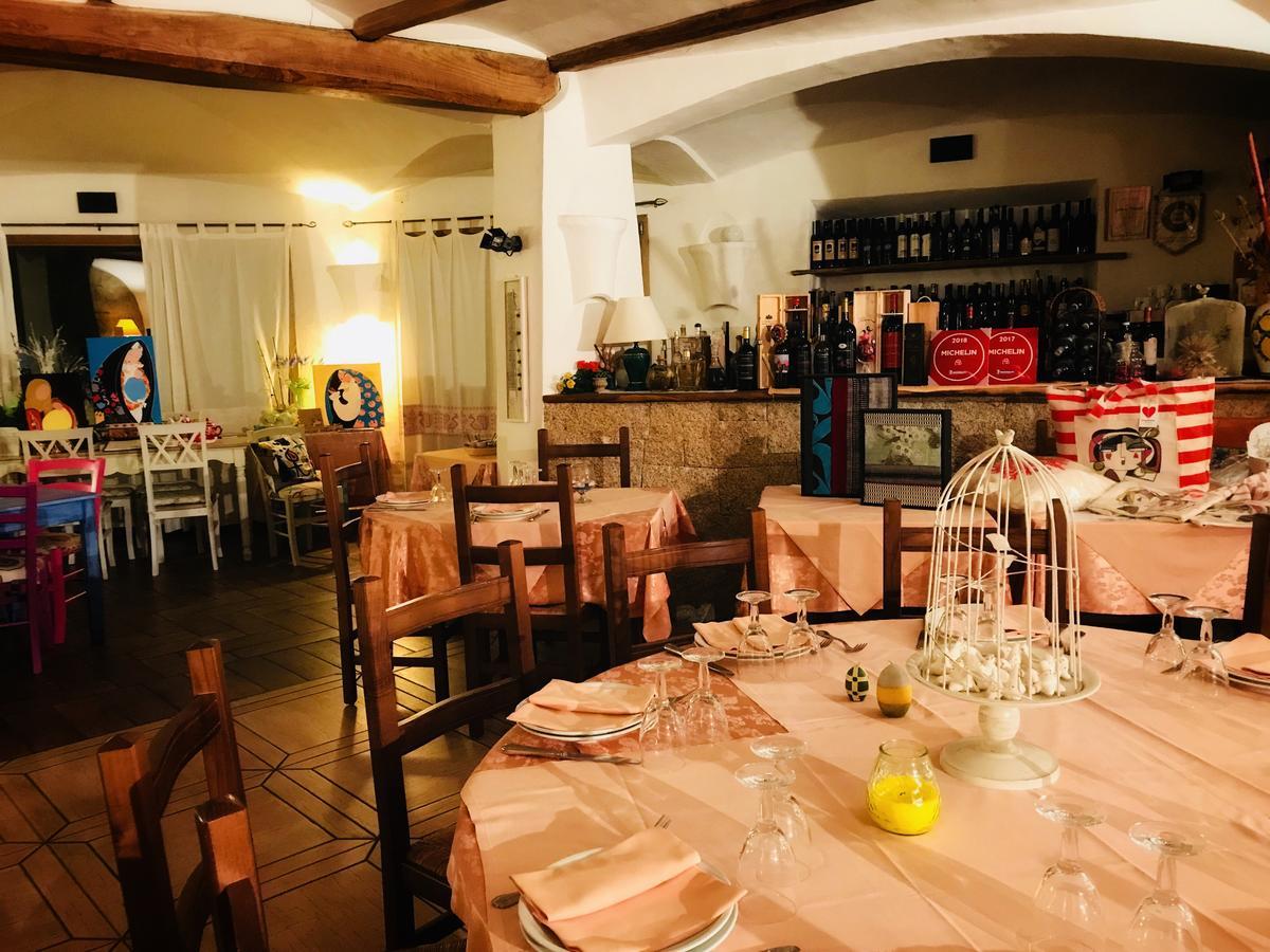 Locanda Tipica Sa Corte Oliena Bagian luar foto
