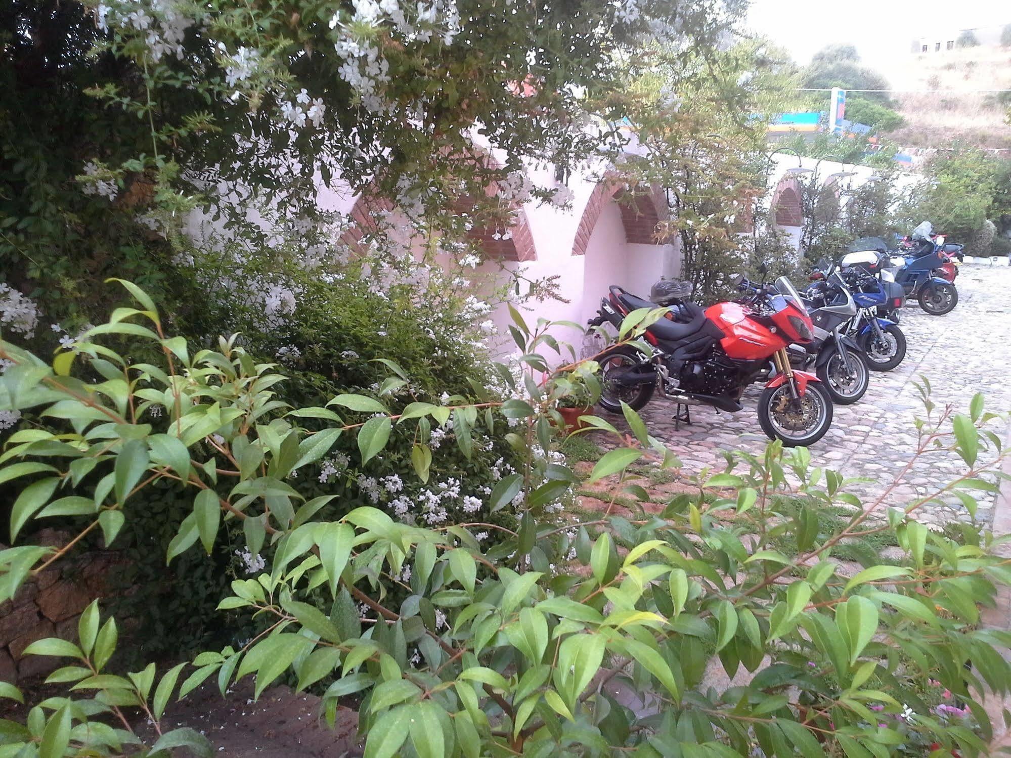 Locanda Tipica Sa Corte Oliena Bagian luar foto